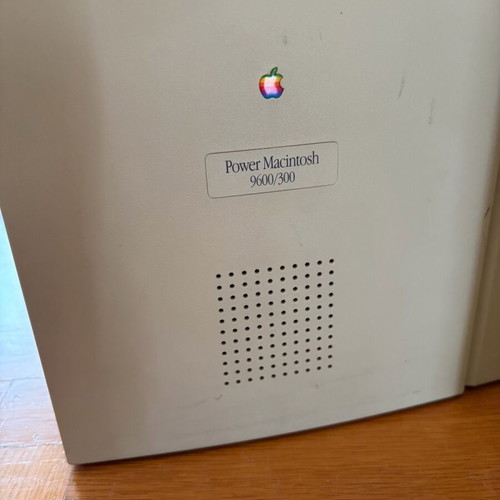 Apple Power Macintosh 9600/300 used with Sonnet Cresendo G4/400 accelerator