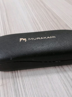 Θήκη γυαλιών σκληρή μαύρη σαν καινούργια με πανάκι καθαρισμού