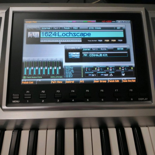 Roland Phantom G6 Workstation Synthesizer μεταχειρισμένος με επιπλέον ήχους και τσάντα