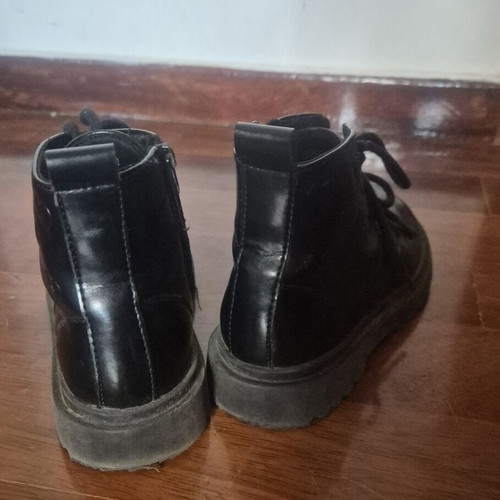 Boots size 26 like new, black
