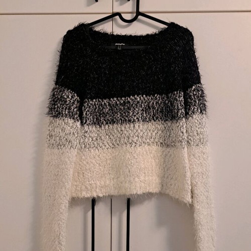 Jennyfer warm wool sweater like new, size Medium, black and white