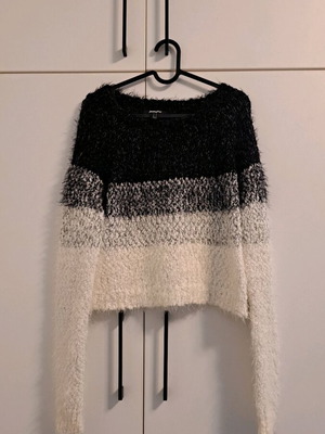 Jennyfer warm wool sweater like new, size Medium, black and white