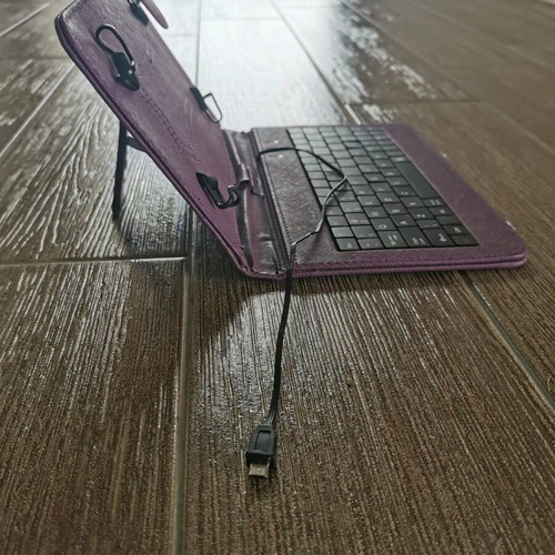 Tablet case like new with keyboard, size about 8 inches