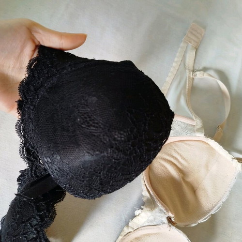 Bras used, set of 2 pieces 75B with padding