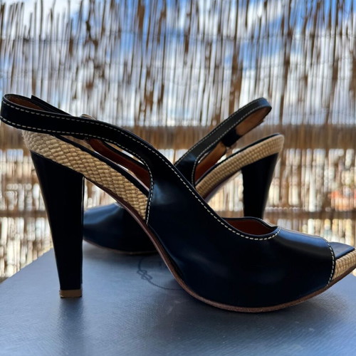 Heeled sandals new, black leather, size 37