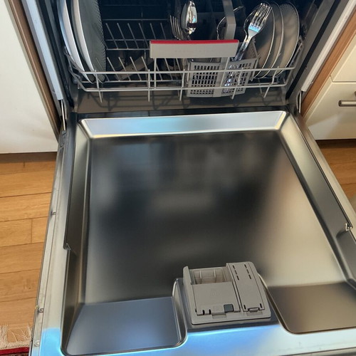 Whirlpool WB70I 932 X Aqua fridge freezer, Morris MKV-64326 ceramic stove, Bosch SMS4HTI00E dishwasher