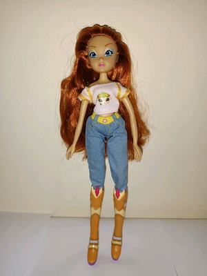 Winx doll Bloom Love and Pet with casual outfit like new