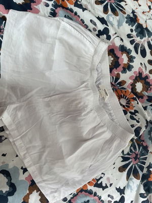 Pull & Bear white shorts like new, size L 40 12