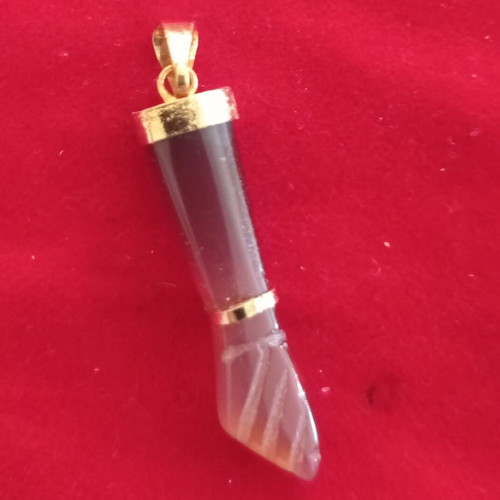 Mano Figa pendants set like new, natural agate stone