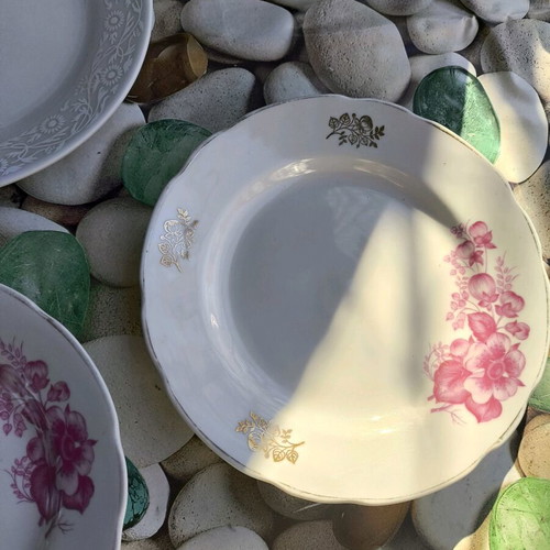 Porcelain plate set like new, 4 pieces