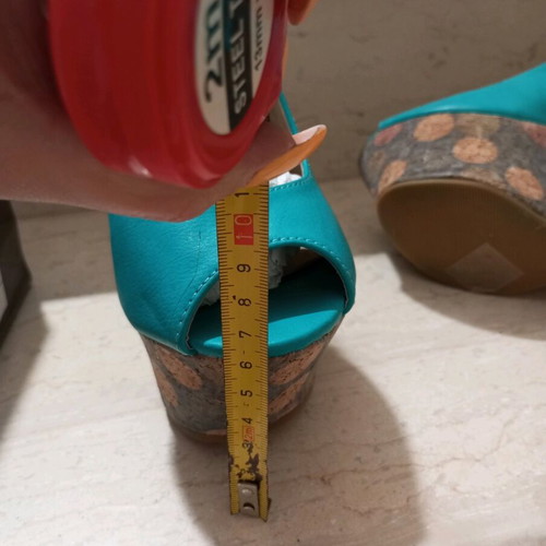 Turquoise platform shoes like new, size 35 with unique heel