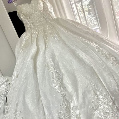 Plus size wedding dress princess style with glitter and strass like new, white