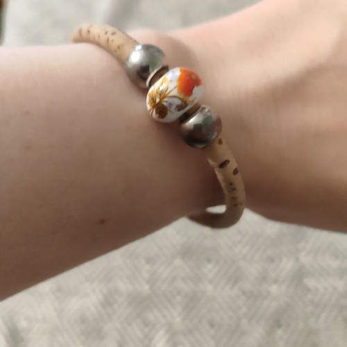 Bracelet made of cork with porcelain bead like new
