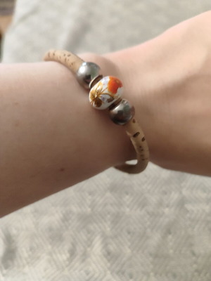Bracelet made of cork with porcelain bead like new