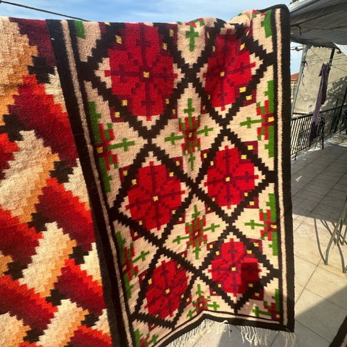 Kilimi and handmade woolen tapestries loom new