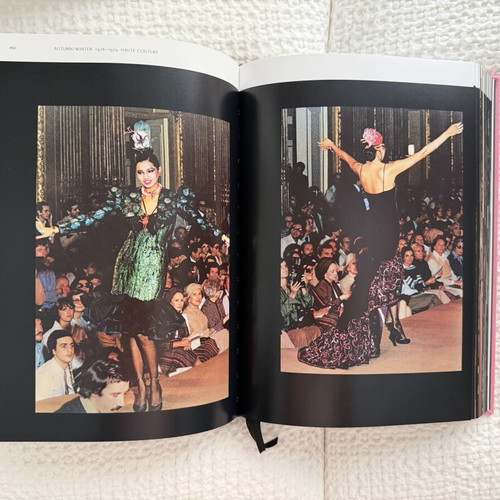 Catwalk The Complete Fashion Collections books like new, English