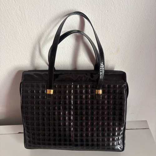 Black leather shoulder bag used