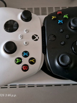Xbox Series 500Gb σαν καινούργιο με 2 τηλεχειριστήρια λευκό και μαύρο