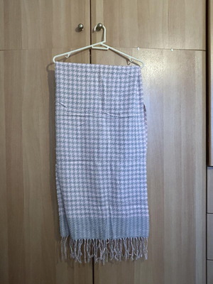 Scarf gray pink like new