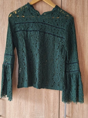Green women's blouse with bell long sleeve size Small like new