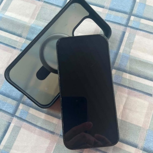 Apple iPhone 15 Pro 256GB black with case