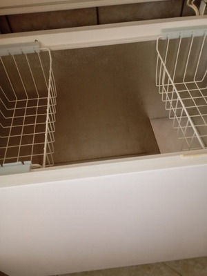 Electrolux EN26106W freezer like new, 260 liters capacity