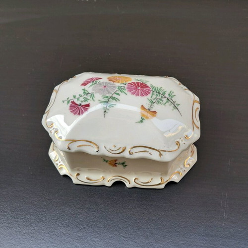 Porcelain jewelry box from Czechoslovakia like new