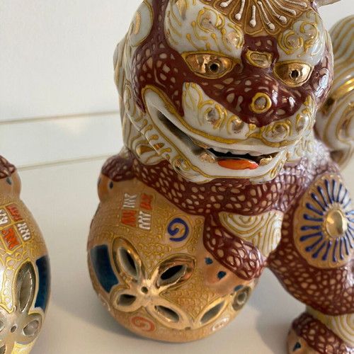 Japanese Foo Dogs porcelain pair like new, vintage decorative