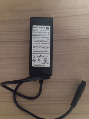 Power Center YH 3018 power adapter used with 4-pin Molex connector