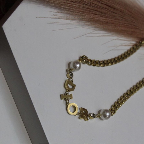 D pendant stainless steel with pearls new, gold color