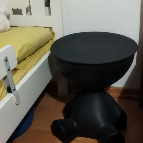 Children's nightstand like new, plastic bear-shaped