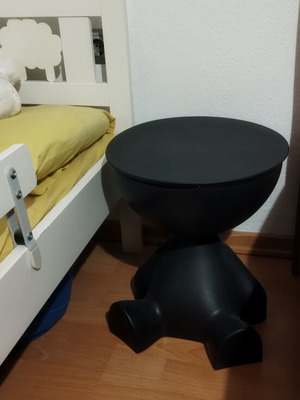 Children's nightstand like new, plastic bear-shaped
