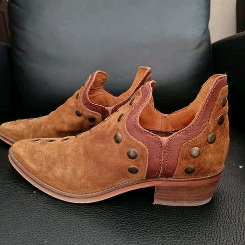 Alpe Suede Brown Ankle Boots like new with studs No.38