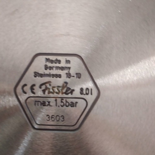 Fissler pressure cooker 8 l like new