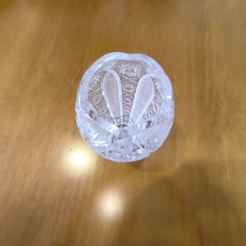 Vintage carved crystal vase from Czechia like new