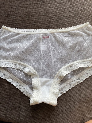 Dim Brazilian lace new, unworn