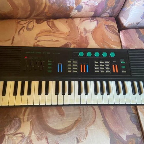 Harmonium used with batteries without cable