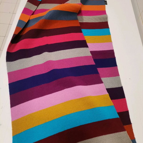 Multicolored scarf like new