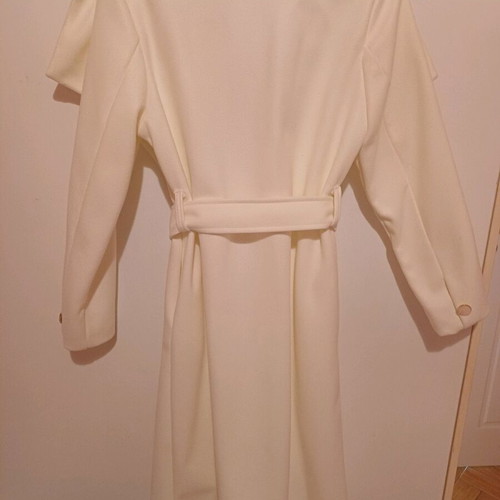 Cream coat new, one size, length 117 cm