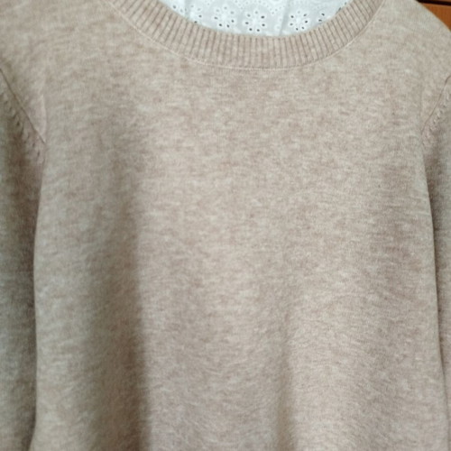 Women's pink pullover like new with lace cuffs and buttons, size L