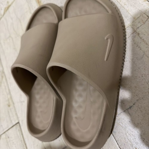 Nike Calm 2.0 kids slippers like new, size 38.5