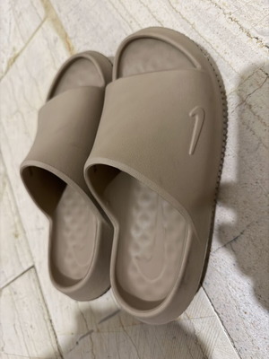 Nike Calm 2.0 kids slippers like new, size 38.5