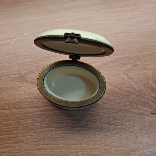 Vintage jewelry box like new