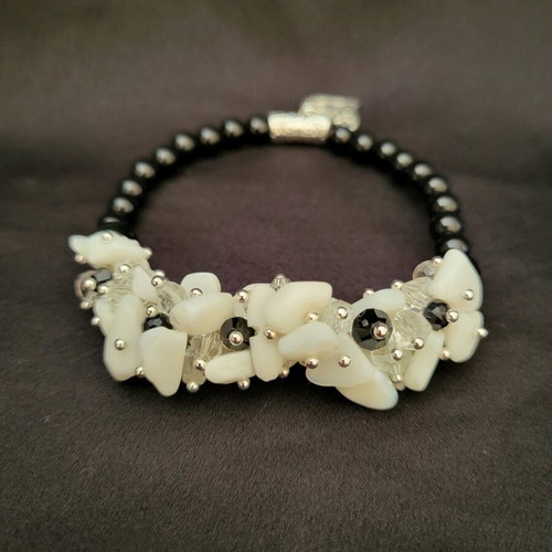 Bracelet handmade from natural stones and beads by Art & Create