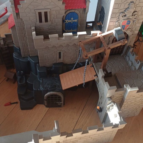 Playmobil 6000 Royal Lion Knights Castle used with extra knights and accessories
