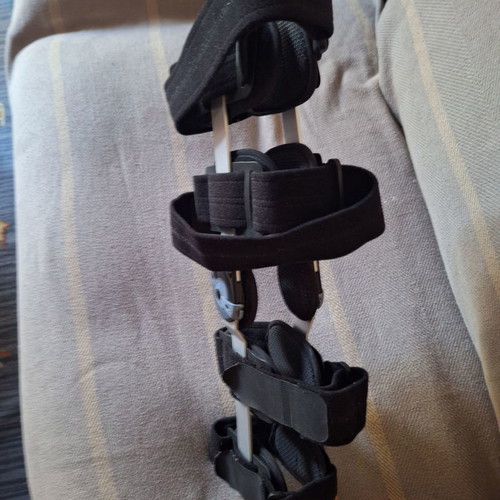 Thigh-calf brace with goniometer used