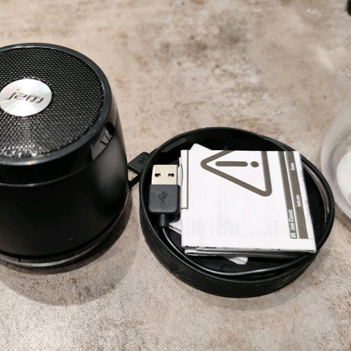 Bluetooth wireless speaker Jam classic like new, 3 watt, 5 hours