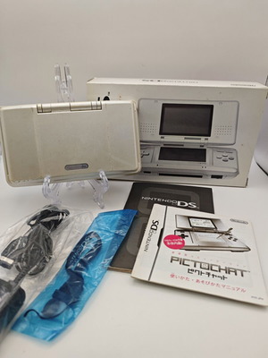 Nintendo DS (2004) употребяван с оригинална японска кутия, писалка, зарядно