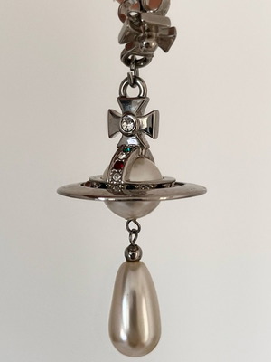 Vivienne Westwood Orb Pearl Drop Earring like new, silver