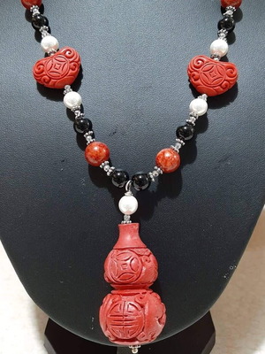 Necklace with onyx in white and black, cinnabar and hematite new